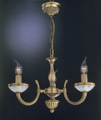 Трех и пятирожковые люстры в классическом стиле с лампочками в виде свечей