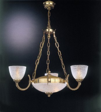 Трех и шестирожковые люстры с центральным светящим плафоном и корпусом из французского золота