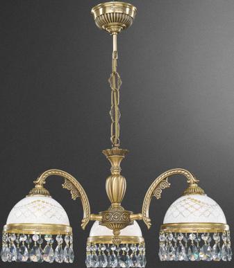 Люстры из бронзы с тремя или пятью плафонами венецианского стекла молочного цвета, украшенных хрустальными подвесками