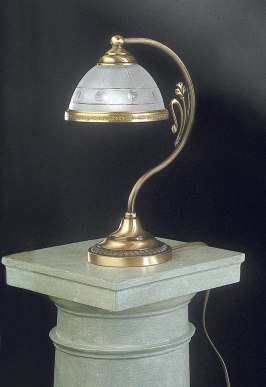 Настольная лампа с корпусом из бронзы, фигурно изогнутым штоком и плафоном из венецианского стекла