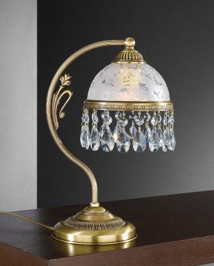 Настольная лампа с бронзовым корпусом и матированным стеклянным плафоном, украшенным по периметру висящими кристаллами